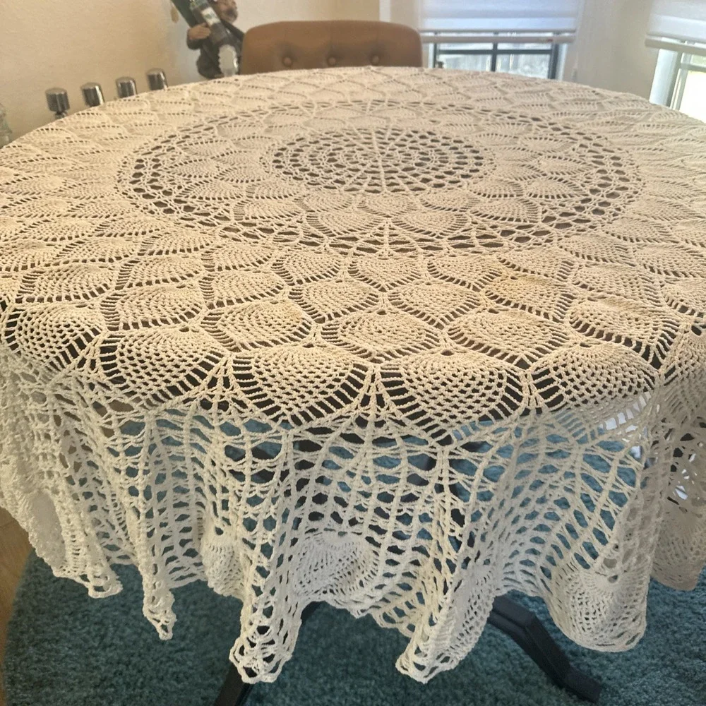 Vintage Hand Crocheted Round Lace Tablecloth 72